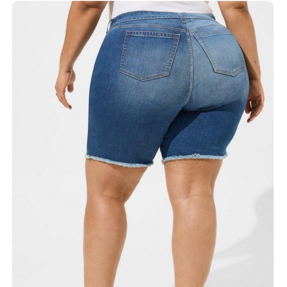 💜2 for $20-NWT Torrid Perfect Boyfriend Bermuda Vintage Stretch Mid-Rise Short - Picture 2 of 8